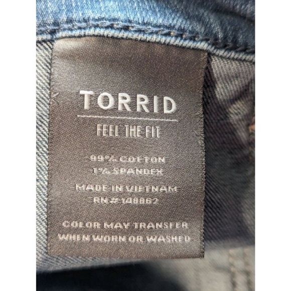 Torrid "Feel the Fit" Blue Denim Shorts Square Snap Pockets 4 1/2" Inseam Sz 22 - Picture 7 of 7
